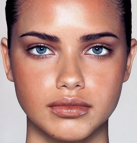 Adriana Lima Close-Up Pictures